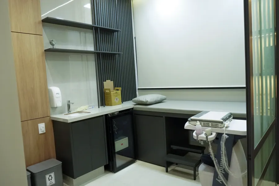 Instalações modernas da clínica do Dr. Fellipe Magalhães